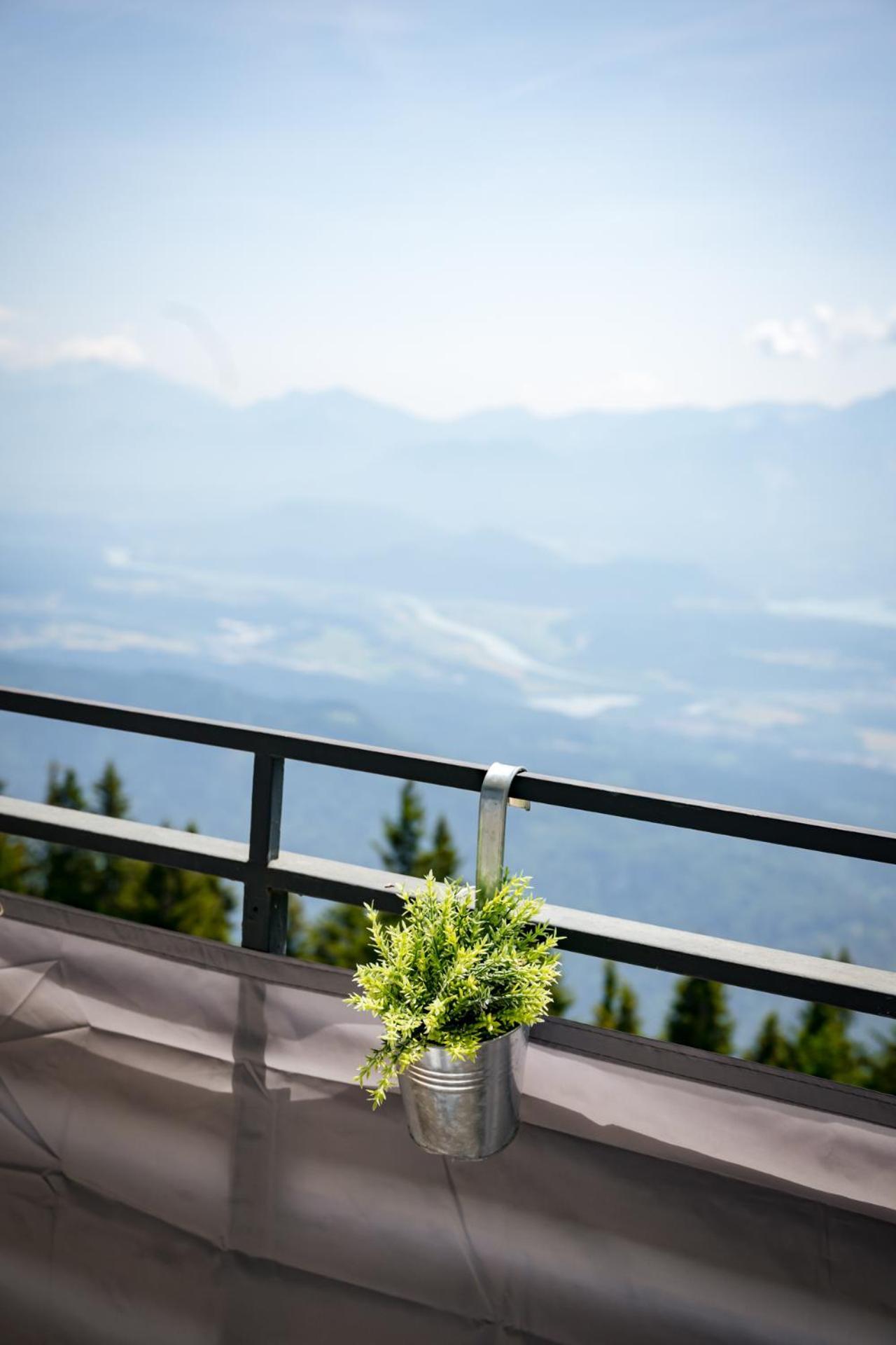 Mooki Mountain & Pool Gerlitzen Apartment Kanzelhohe Екстериор снимка